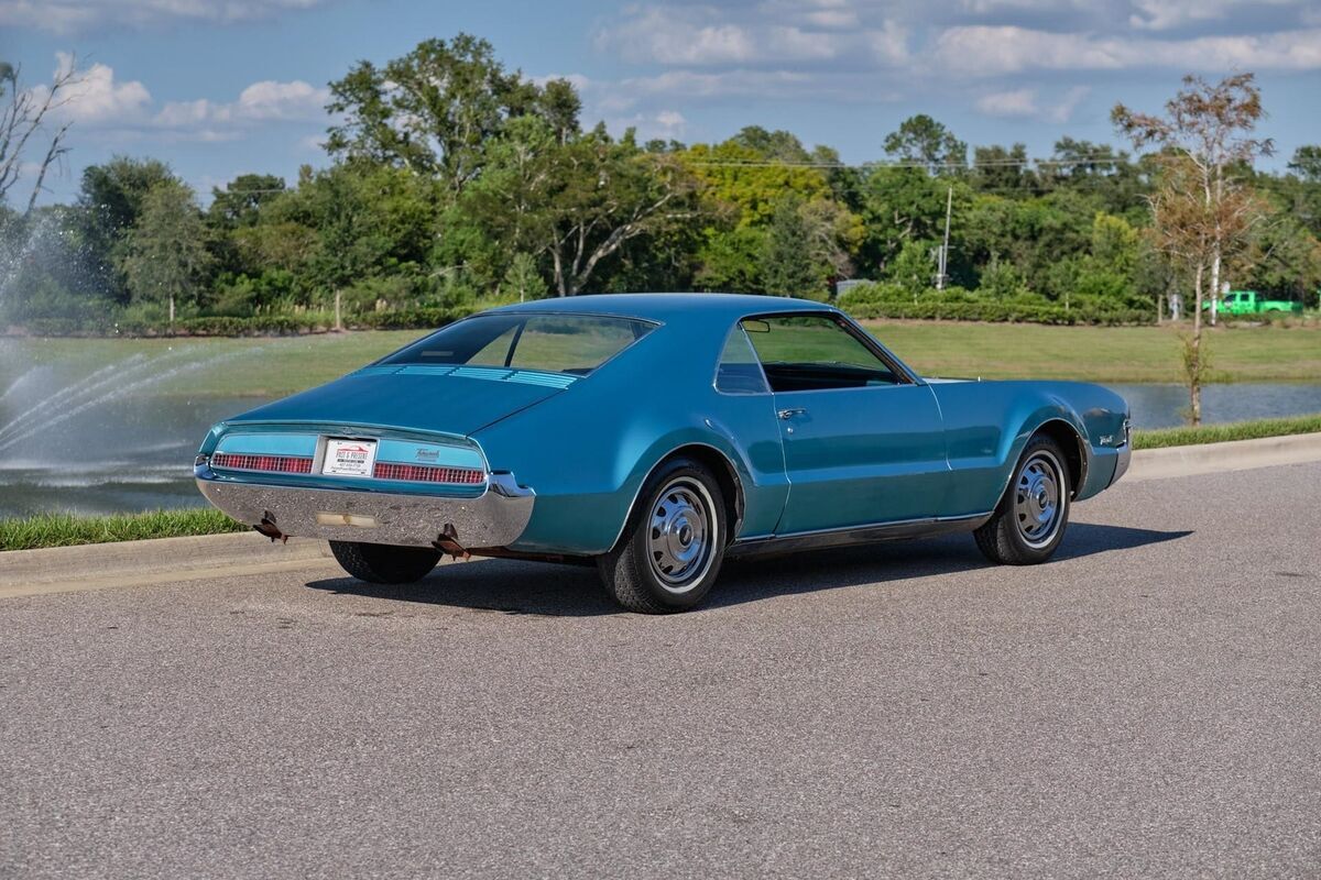 1967 oldsmobile toronado blue