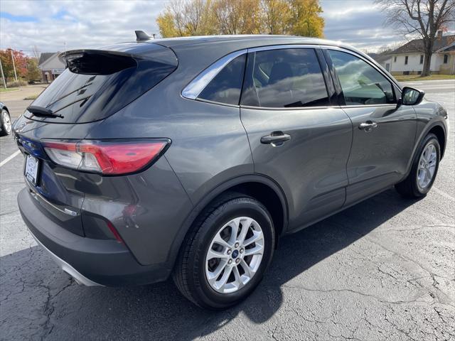 2020 ford escape se