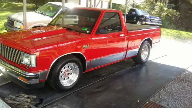 1985 v-8 s-10 free shipping. no reserve
