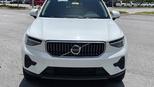2025 Volvo XC40