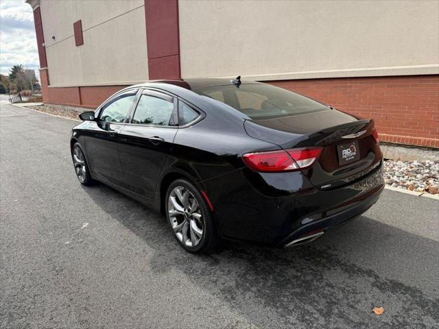 2015 chrysler 200 s