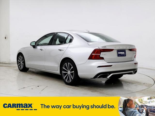 2022 volvo s60 b5 momentum