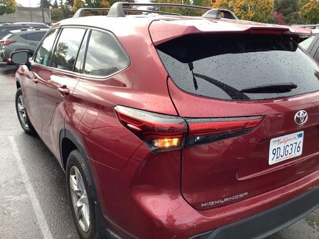 2022 toyota highlander le