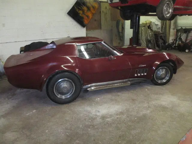 1969 chevy corvette stingray 4 speed matching# number car ( body kit)