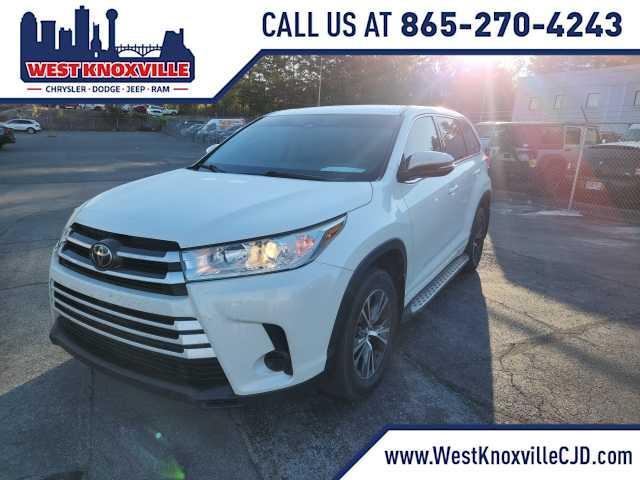 2018 toyota highlander le