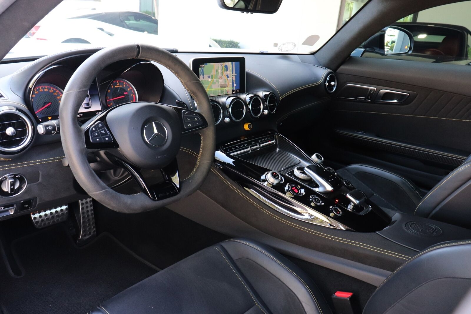 2018 mercedes-benz amg gt r