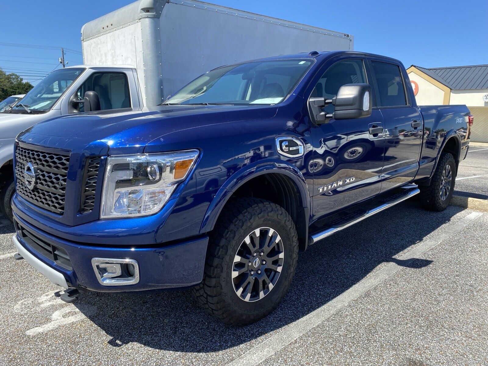 2017 nissan titan sl