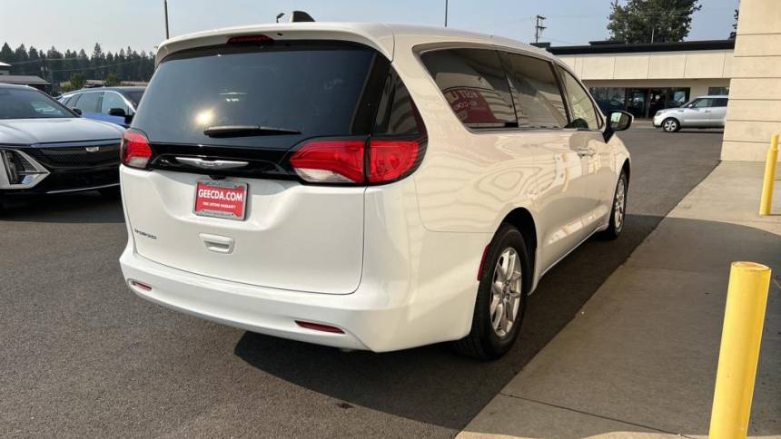 2022 chrysler voyager lx