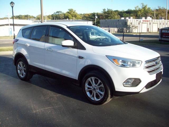 2019 ford escape se