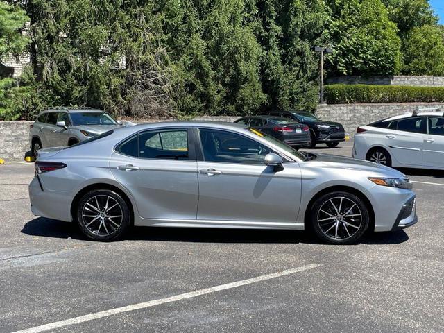 2023 toyota camry se