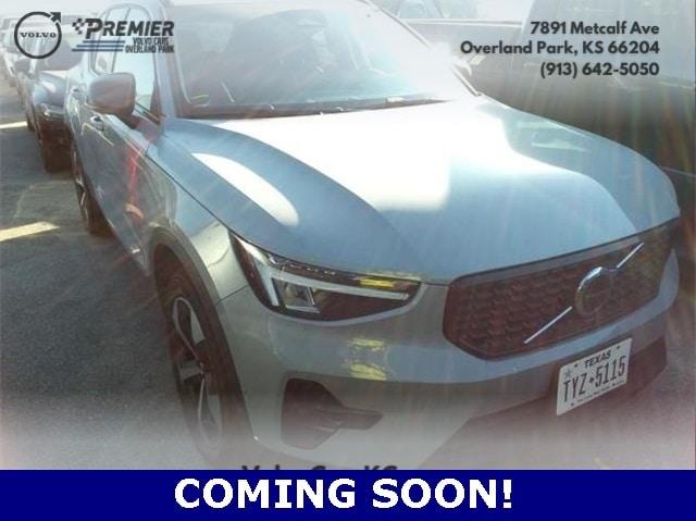 2024 volvo xc40 b5 plus dark theme