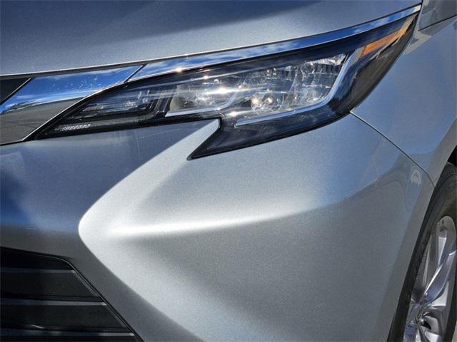 2021 toyota sienna xle 8 passenger