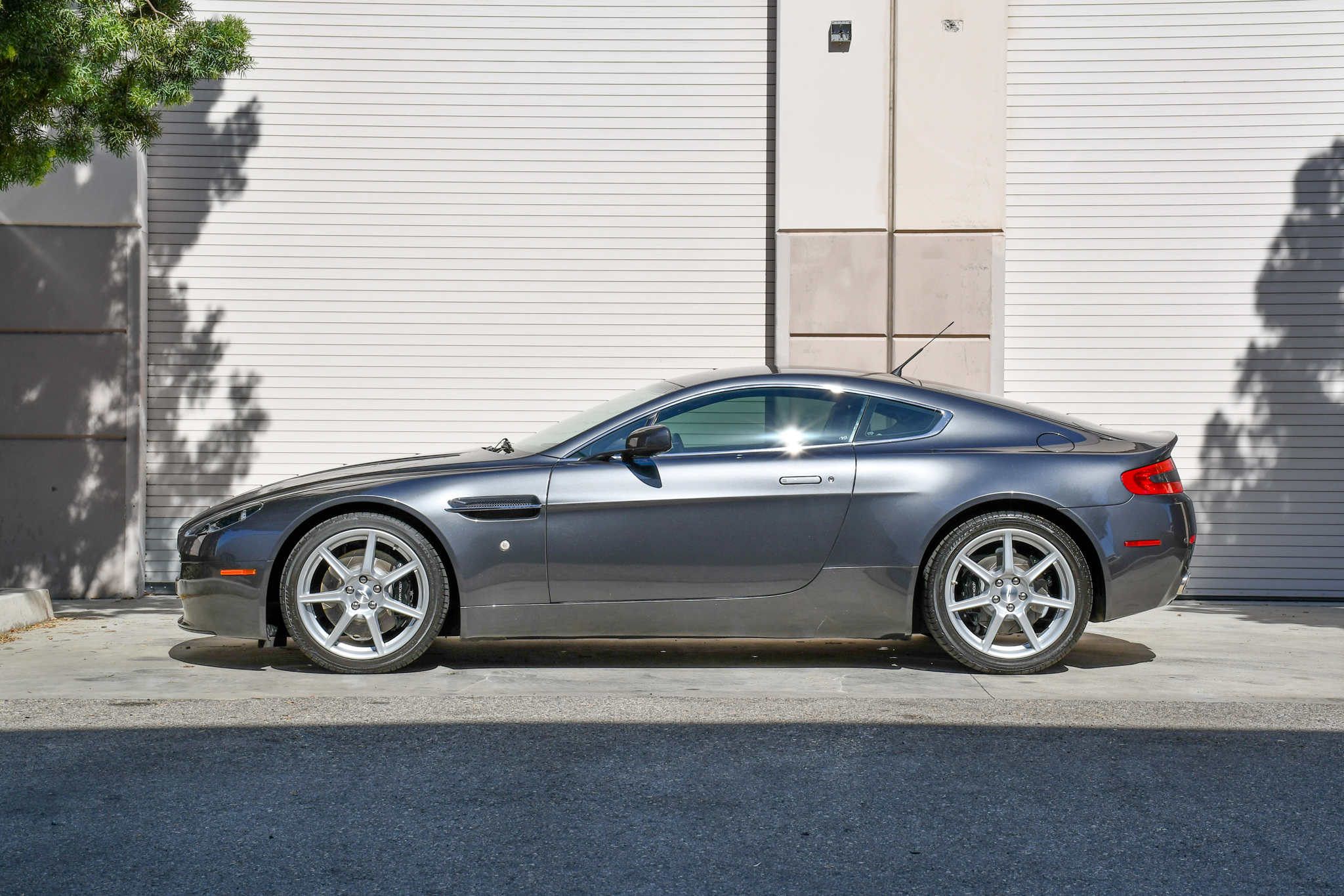 2007 aston martin v8 vantage 6-speed