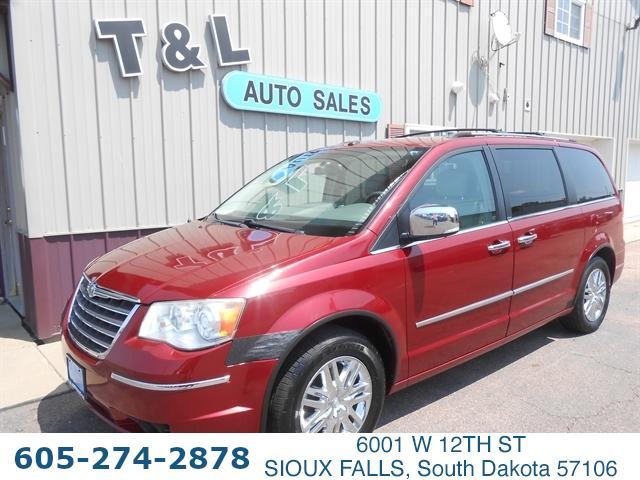 2010 chrysler town & country limited