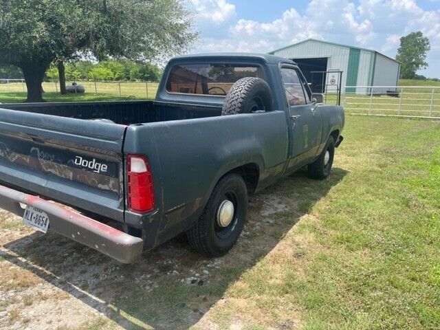 1975 dodge d100 short bed pickup truck with 225/6 and 727tf transmission