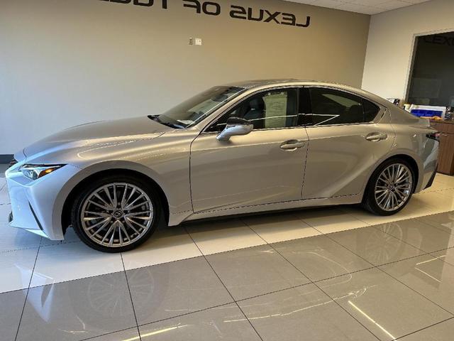 2023 lexus is 300 base