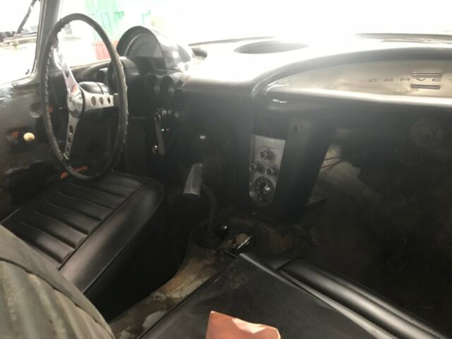 1960 chevrolet corvette with many extras!
