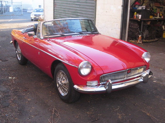 1975 mg b mgb roadster w/ chrome bumpers