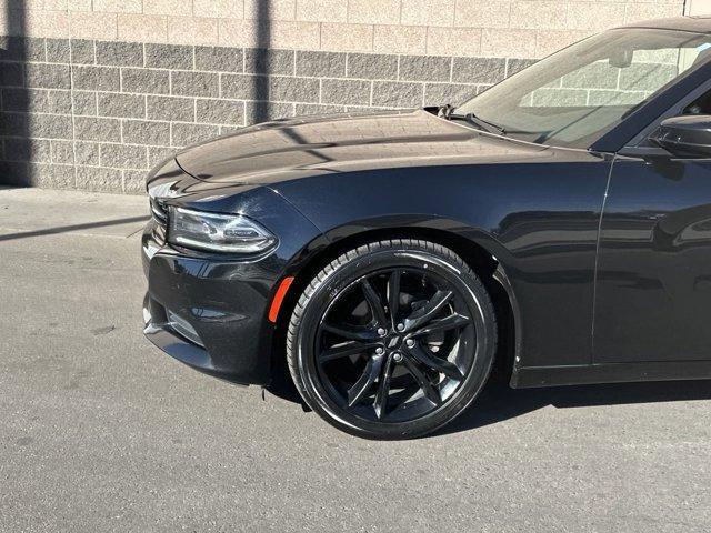 2017 dodge charger se