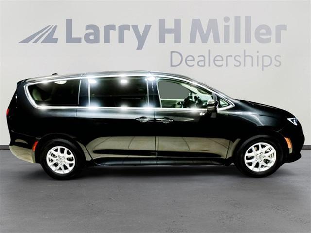 2023 chrysler pacifica touring-l