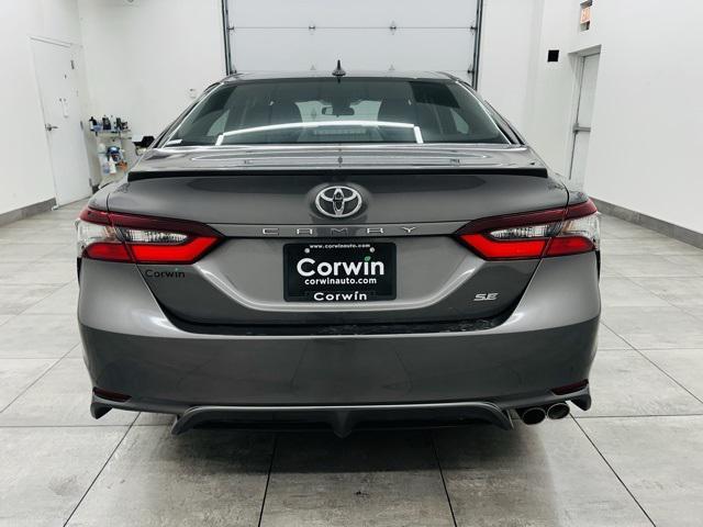 2021 toyota camry se