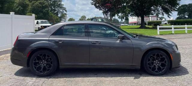2019 chrysler 300 s