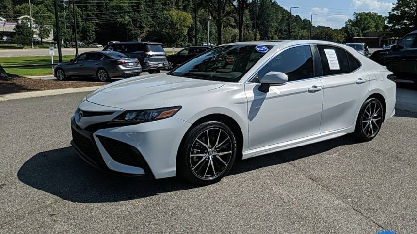 2023 toyota camry se