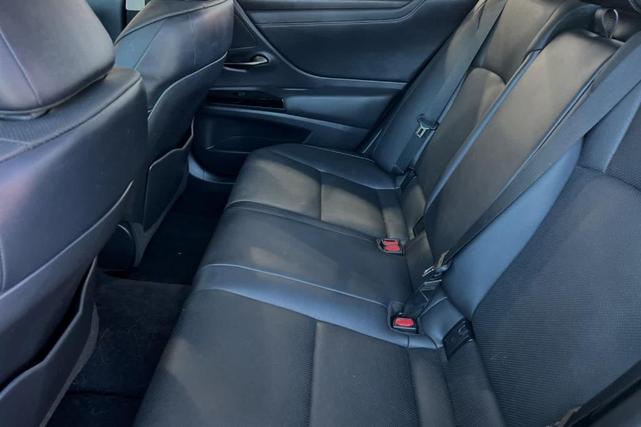 2022 lexus es 300h