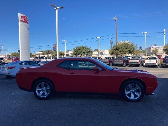 2022 dodge challenger sxt