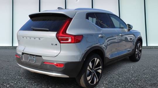 2025 Volvo XC40