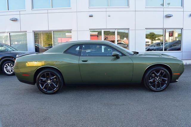 2022 dodge challenger sxt