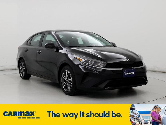 2022 kia forte lxs