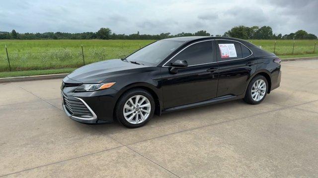 2021 toyota camry le