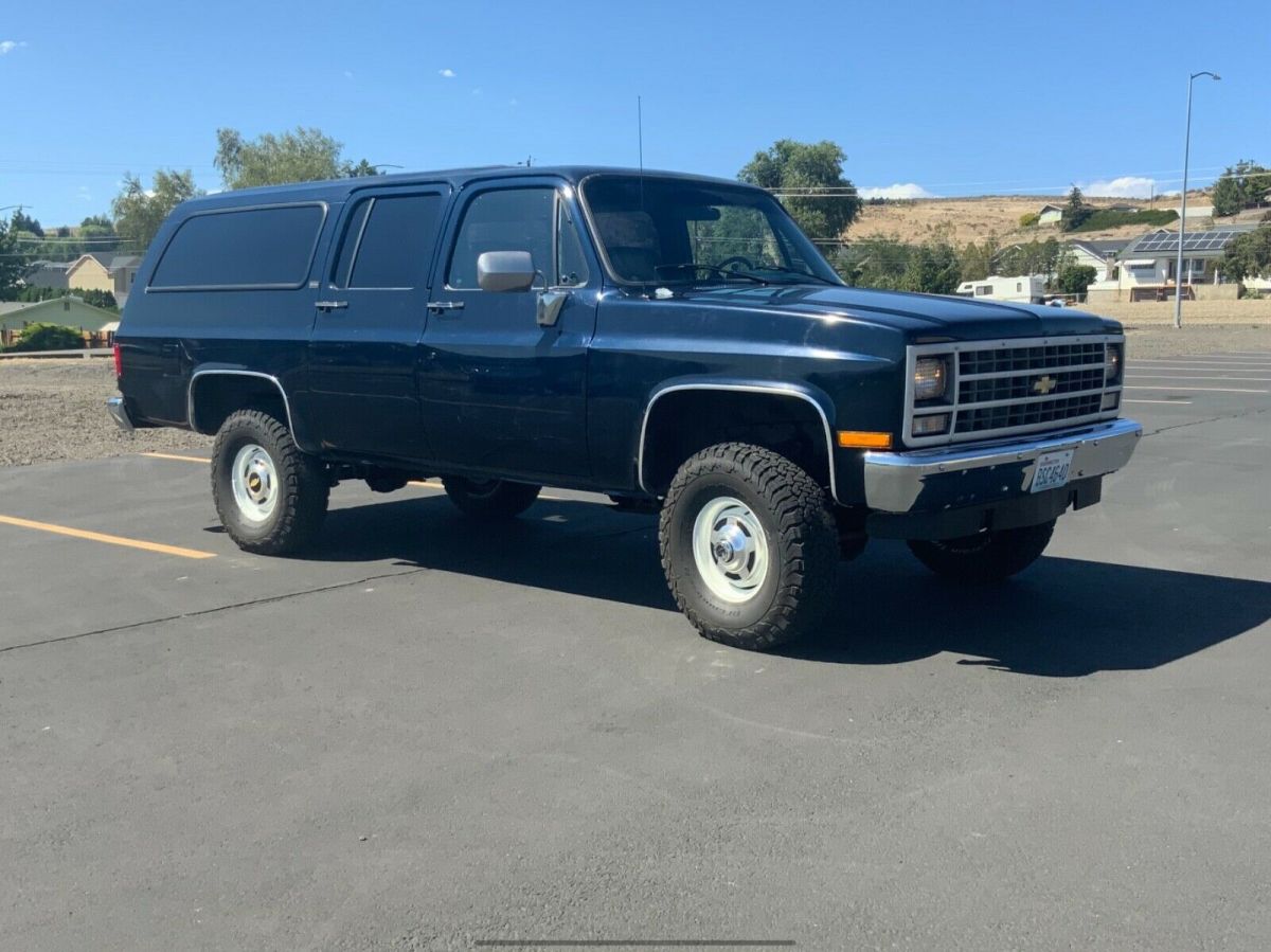 1990 suburban v1500 super low miles...9178 original miles