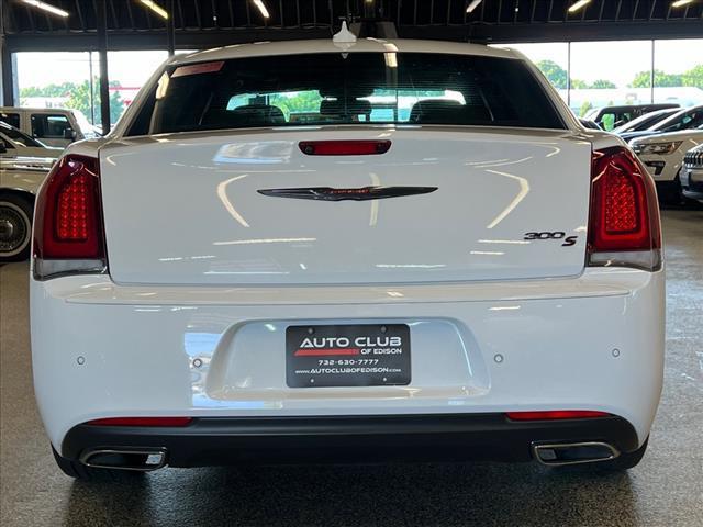 2022 chrysler 300 s