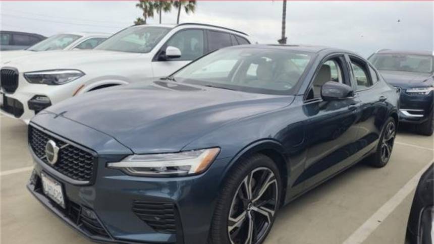 2023 volvo s60 recharge t8 plus dark theme