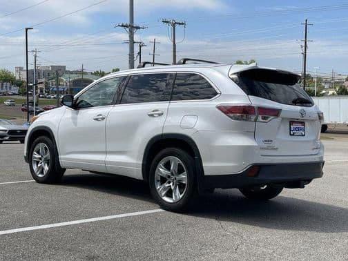 2016 toyota highlander in southaven, mississippi