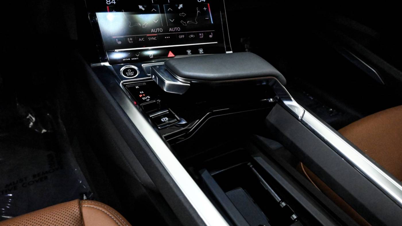 2024 audi q8 e-tron quattro premium plus