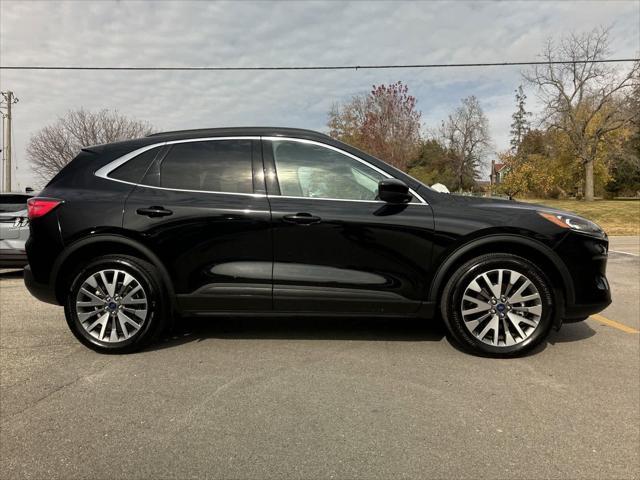 2022 ford escape titanium