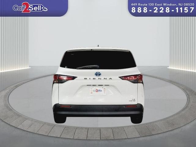 2021 toyota sienna le