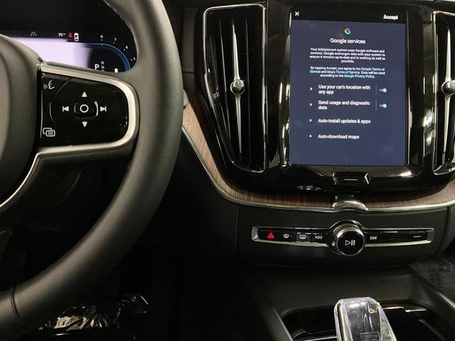 2024 volvo xc60 b5 ultimate dark theme