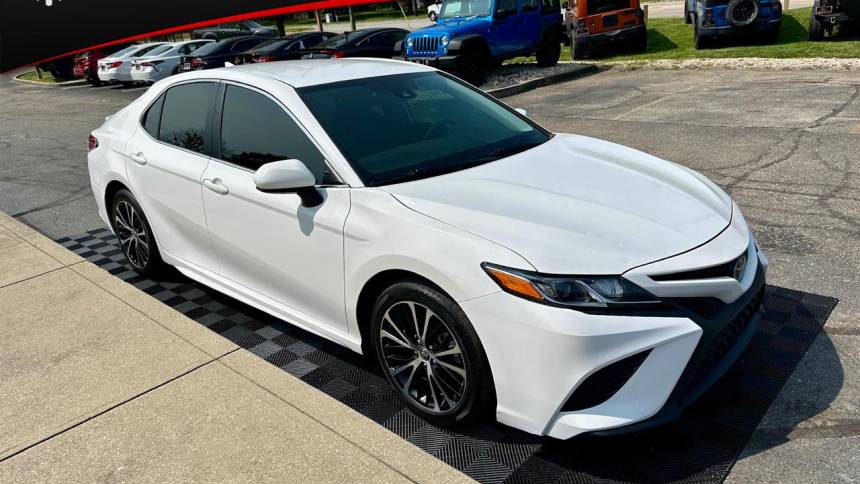 2020 toyota camry se