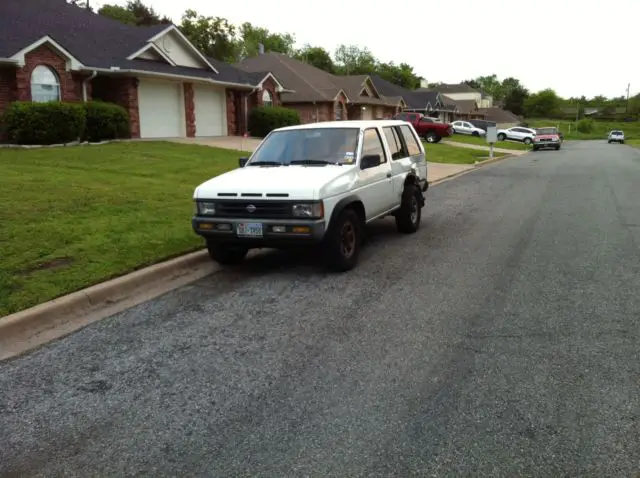 1994 nissan pathfinder xe sport utility 4-door 3.0l