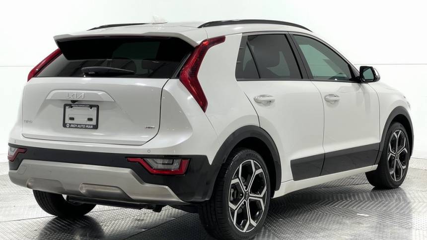 2023 kia niro sx