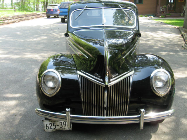 1939 ford deluxe 4 door sedan