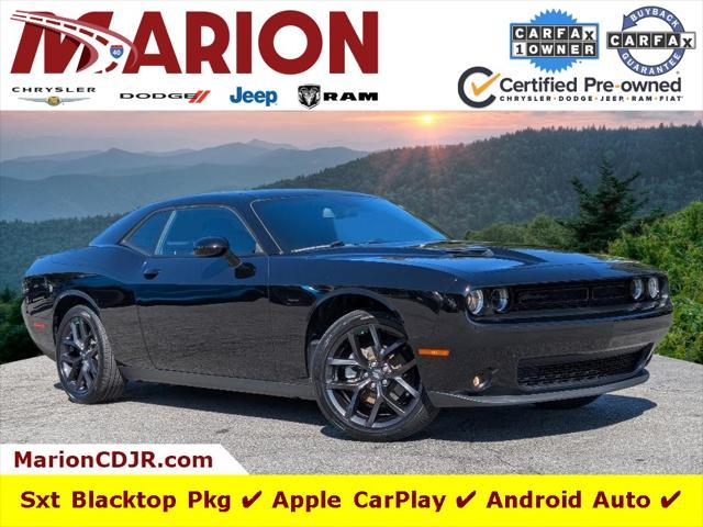 2022 dodge challenger sxt