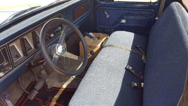 1979 ford f-100 custom standard cab pickup 2-door 5.0l