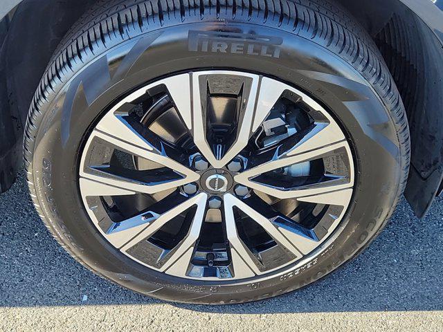 2024 volvo xc60 b5 plus dark theme