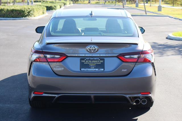 2022 toyota camry se