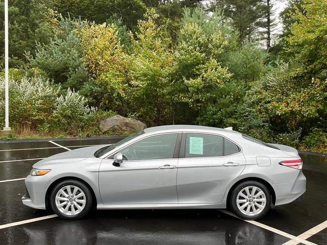 2019 toyota camry le